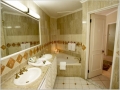 4006-049-san-bchfront-jacuzi-suite-bath_5176