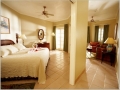 4007-050-san-bchfront-jacuzi-suite-living_5409